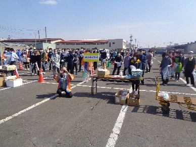 三団体で集まり連絡事項を聞いている写真