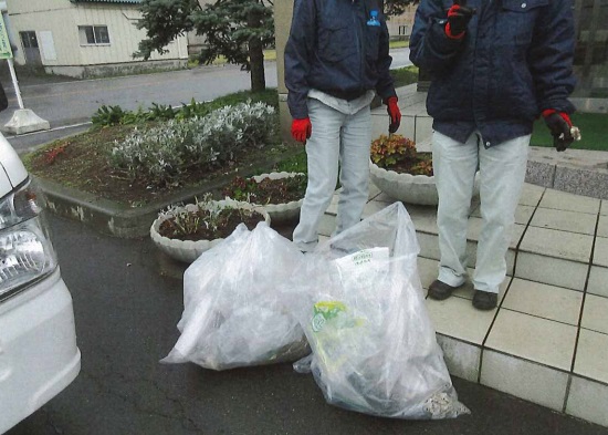 集めたごみの写真
