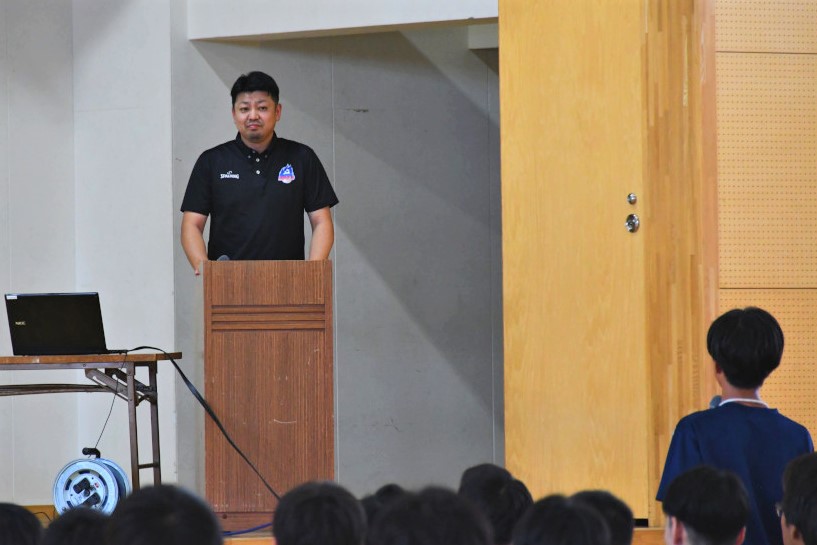 質問を受ける北谷社長