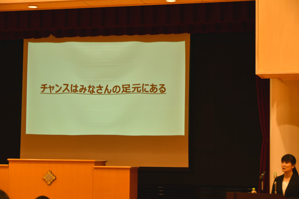 天摩選手が講演している様子