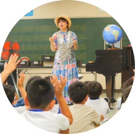 豊嶋裕子氏の明治小学校での八戸大使ふるさとセミナー