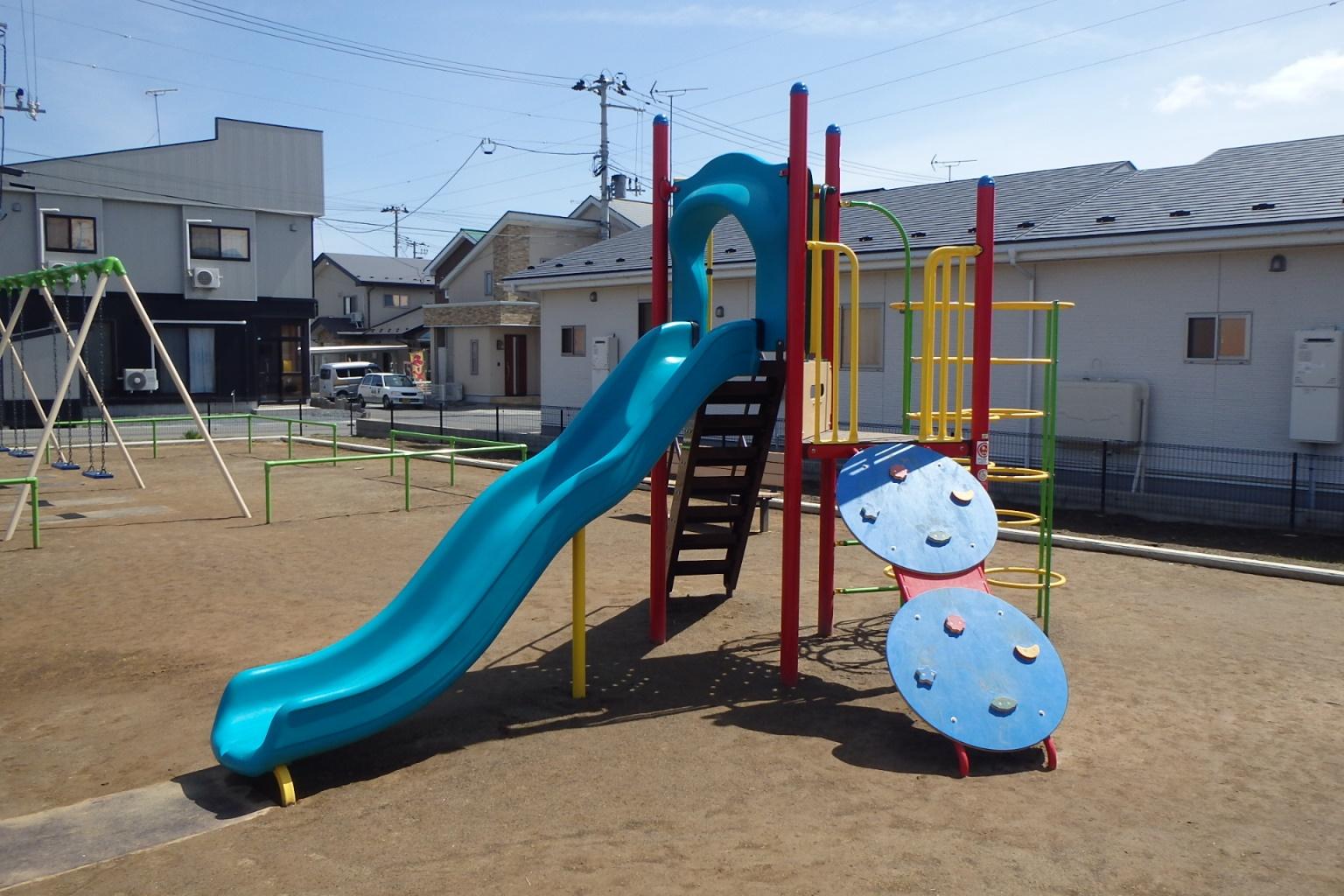 田向公園の滑り台の写真
