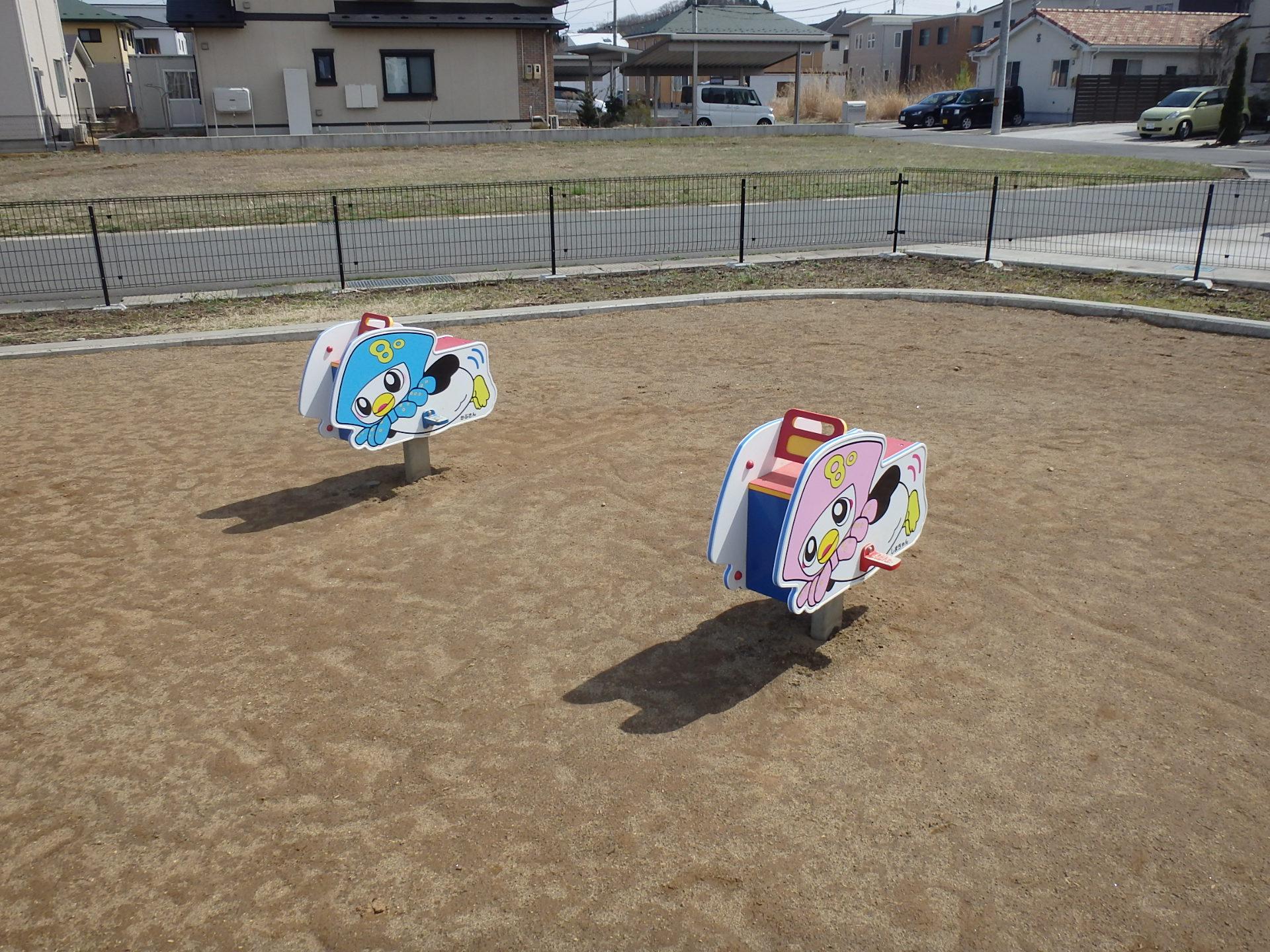 冷水公園のスイング遊具の写真