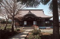 禅源寺の参道から撮られた外観写真