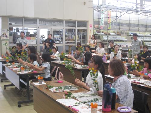 令和8年7月28日県産の花を使用したフラワーアレンジメント体験