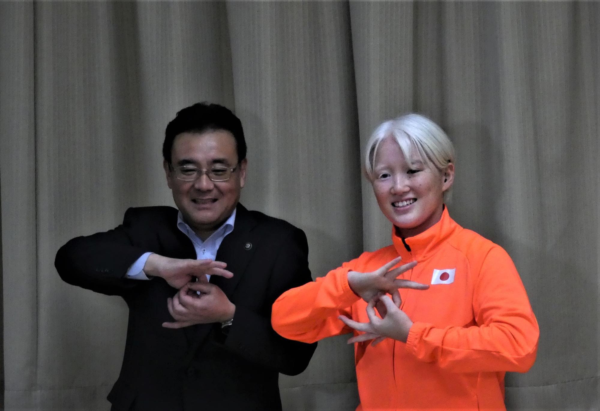 市長表敬訪問の際の古川選手と八戸市長