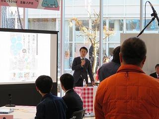 金入健雄さんが参加者からの質問を回答している写真