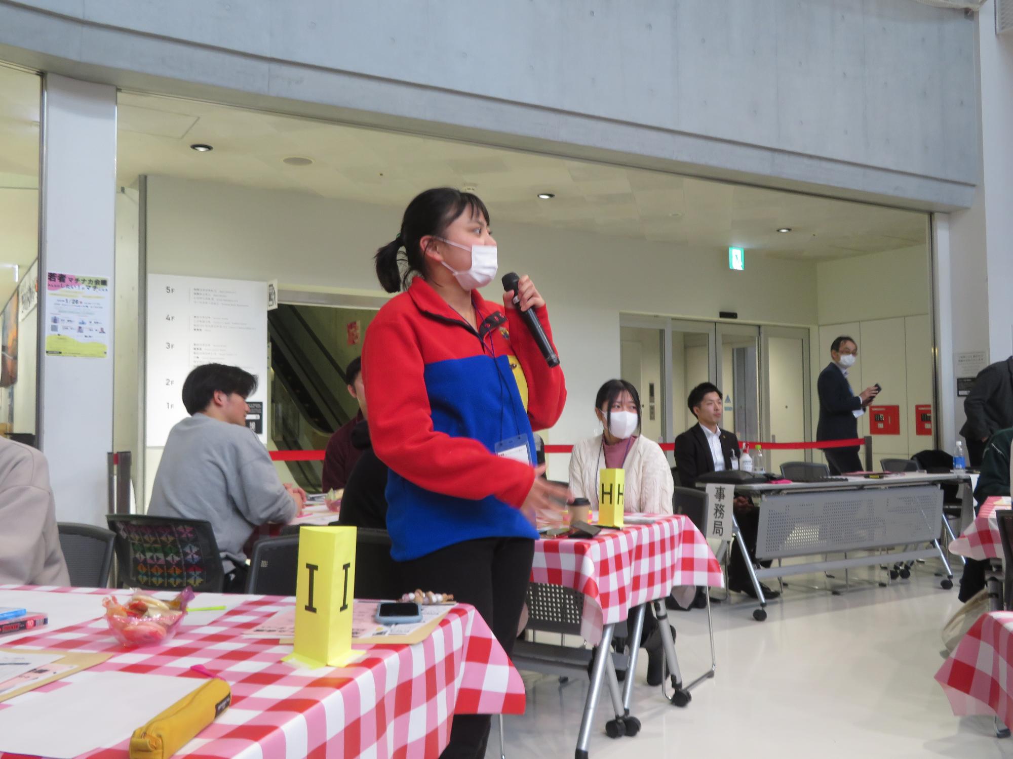 質問する参加者
