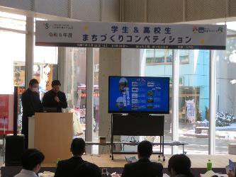 八戸水産高等学校の生徒による発表の様子。