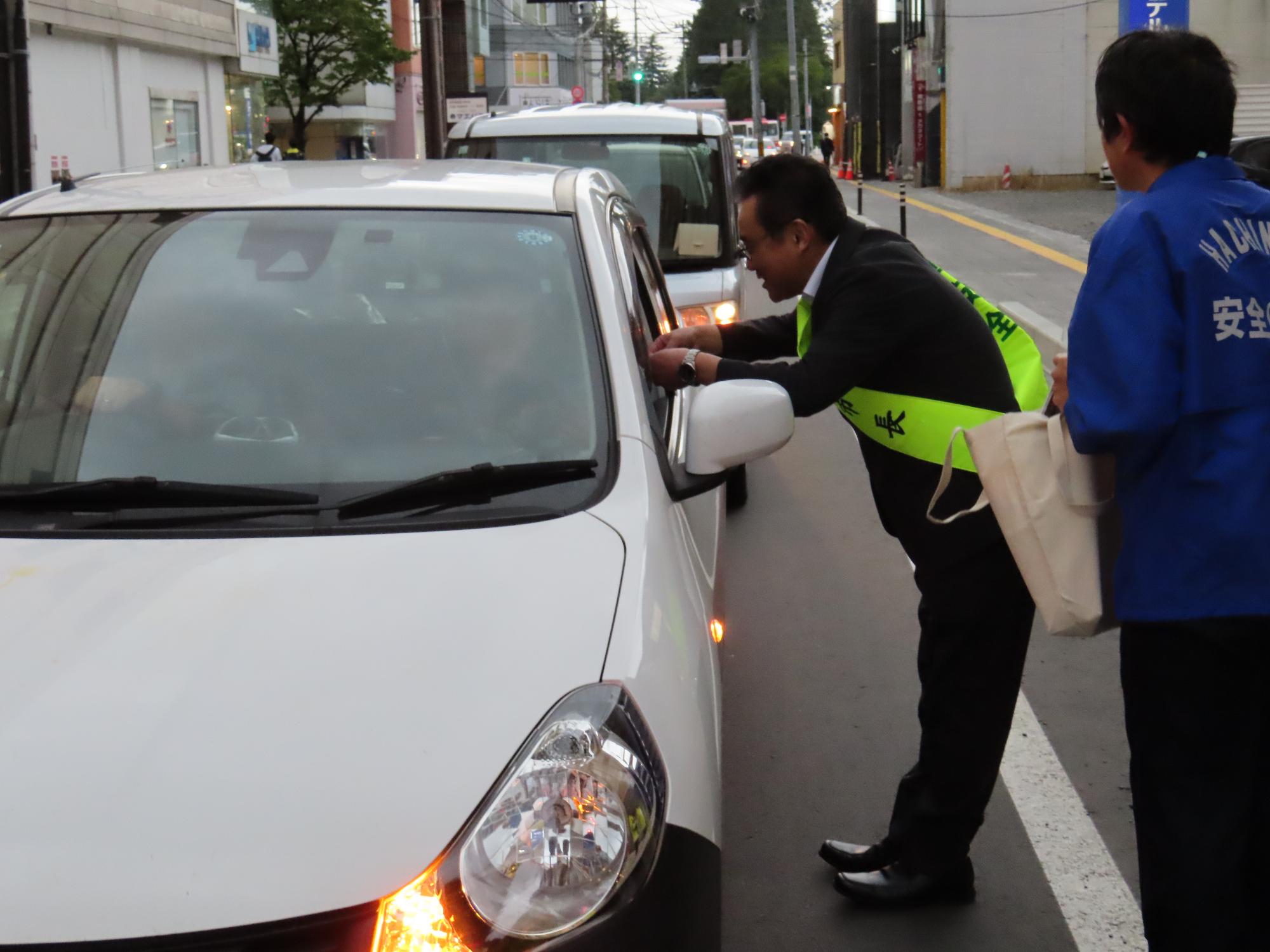 R8秋運動街頭広報