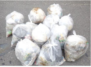 収集したごみ袋の様子