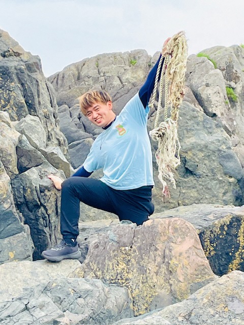 海岸のごみを拾う写真 3