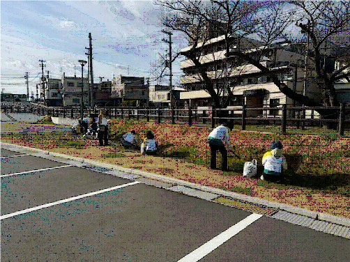 アリーナ数編のごみを拾う写真2