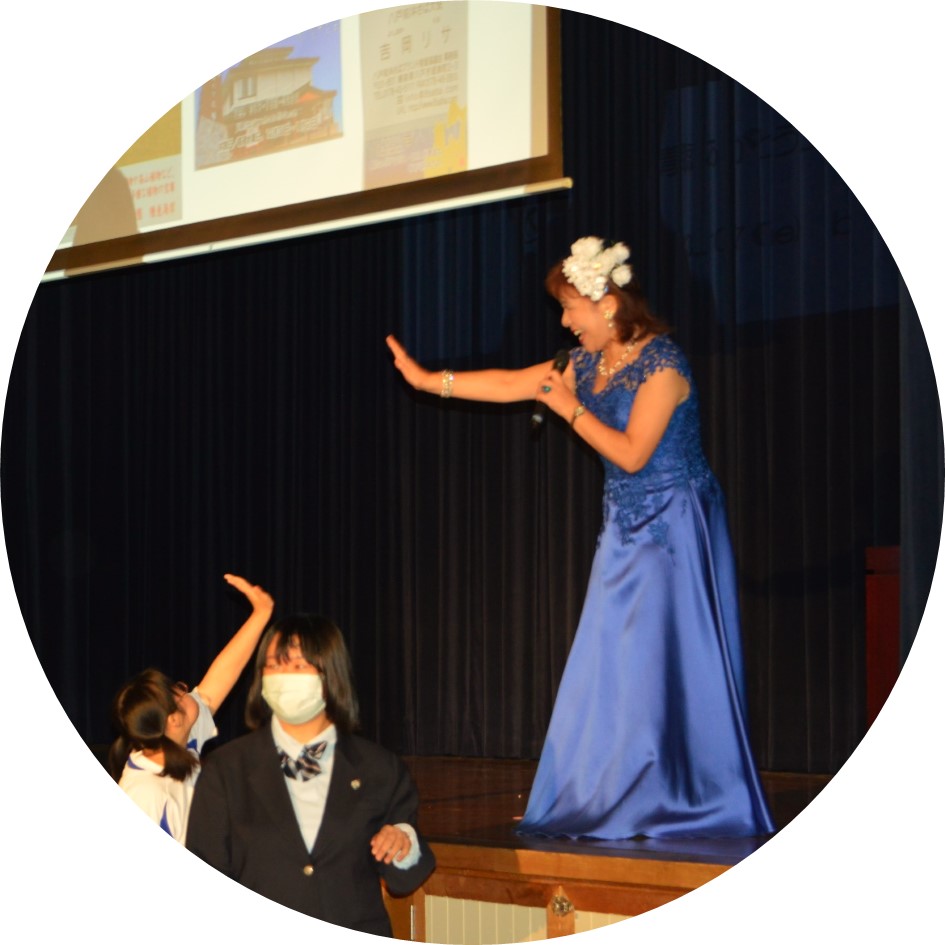 10月17日に八戸高等支援学校で開催された八戸大使ふるさとセミナー（吉岡リサ氏）