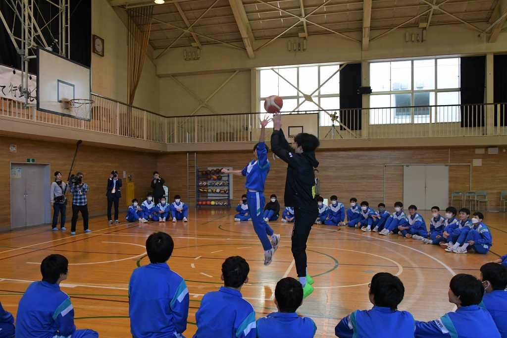 生徒と寺嶋スキルコーチの対戦2