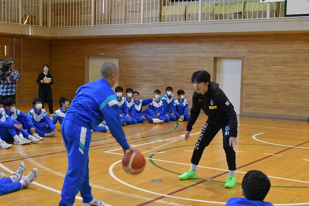 生徒と寺嶋スキルコーチの対戦3