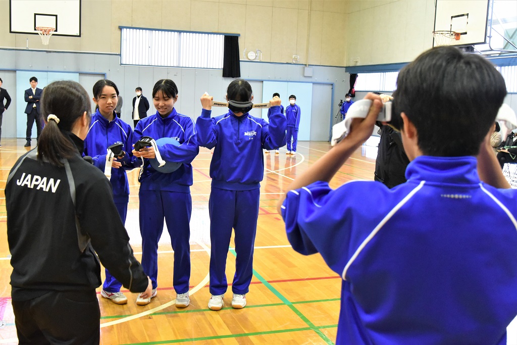 試合形式を体験する代表生徒