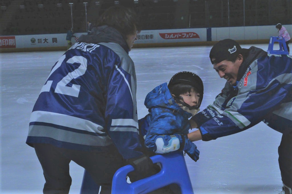 東北フリーブレイズによるスケート・アイスホッケー教室