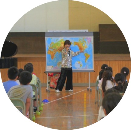 豊嶋裕子氏の江陽小学校での八戸大使ふるさとセミナー