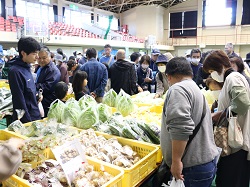 産業文化まつりの産直の様子