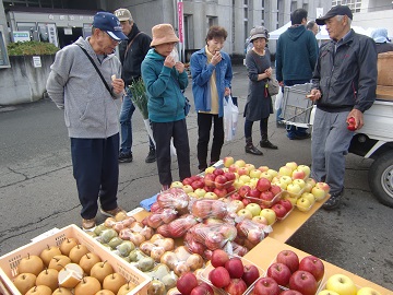 昨年の軽トラ市の様子