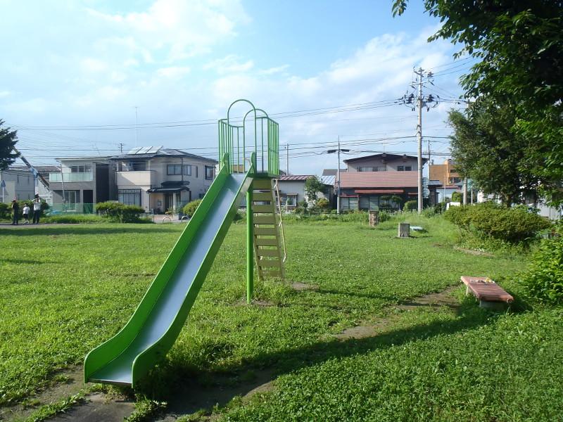 下番屋平公園の滑り台の写真