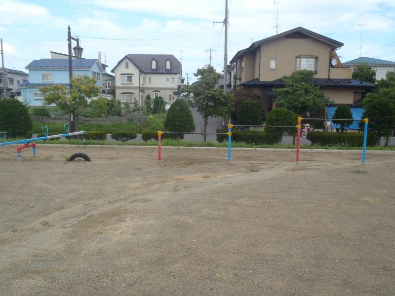 熊野堂公園のシーソー、鉄棒の写真