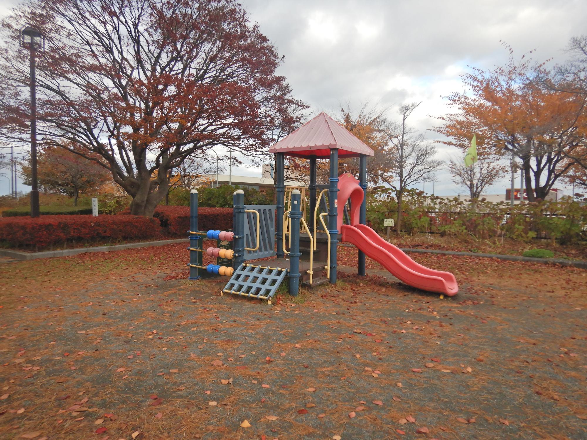 長者森公園のコンビネーション遊具の写真