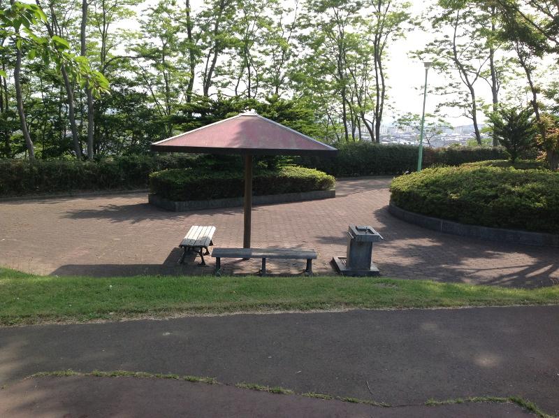 八太郎ヶ丘公園のシェルターの写真