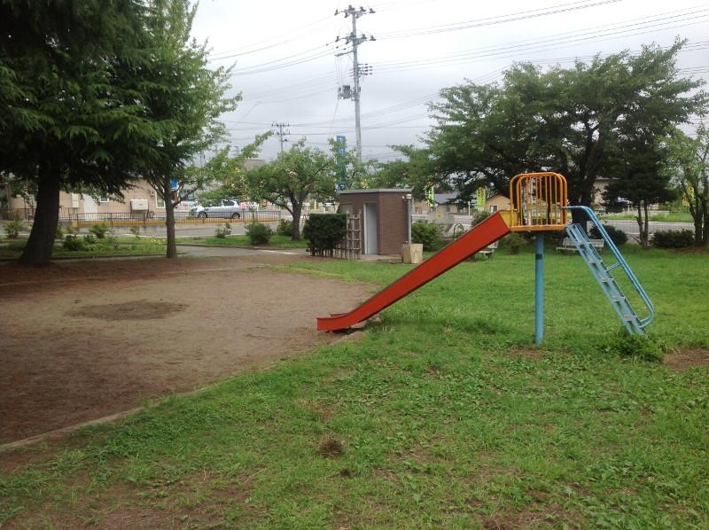 設置された滑り台の写真