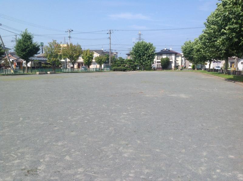 長苗代二丁目公園の広場の写真