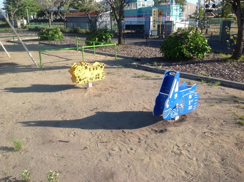 橋向公園のスプリング遊具