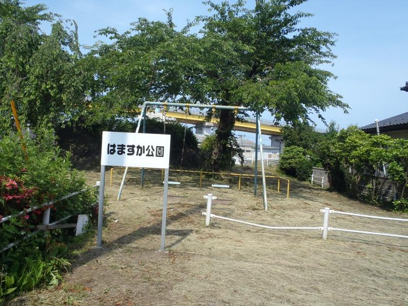 はますか公園内の看板、ブランコの写真