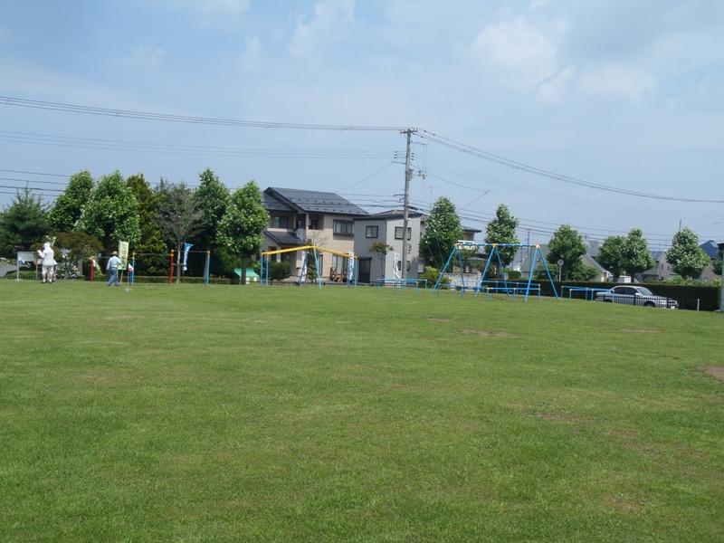 湊高台三丁目公園の広場の様子の写真