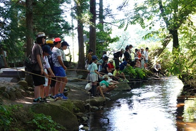 R7カッパ淵でのカッパつり（遠野市）