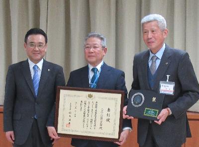 受賞を市長へ奉報告する様子