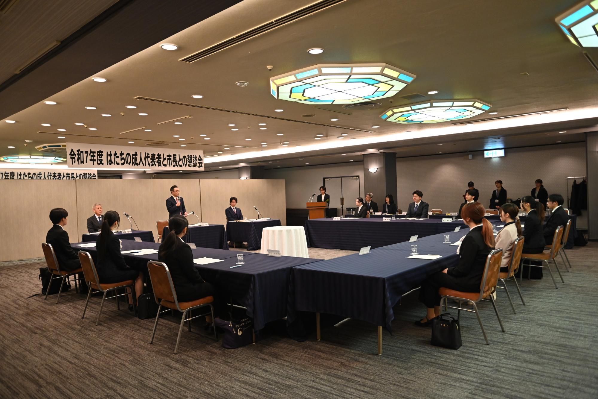令和7年11月30日(日曜日)に市内ホテルではたちの成人代表者と市長との懇談会を開催しました