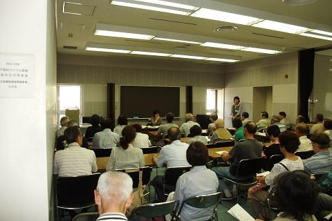 第2回目の市史講座で講演する法政大学兼任講師・差波亜紀子氏の写真