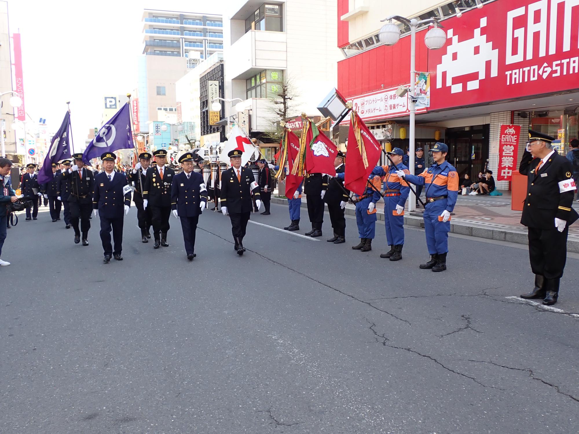 観閲者（八戸市長、階上町長）の観閲