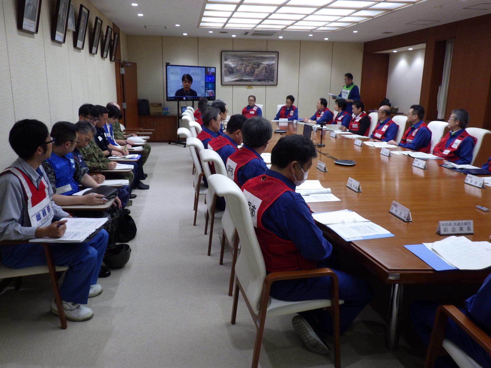 災害対策本部員会議の様子