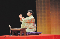 寄席には八戸市出身で八戸特派大使を務める桂小文治さん、奥州市出身の桂枝太郎さん、一関市出身の瞳ナナさん、八戸市出身の神田あっぷるさんも出演し、会場は終始笑いに包まれていた。
(平成23年9月16日撮影) 力を合わせて復興へ